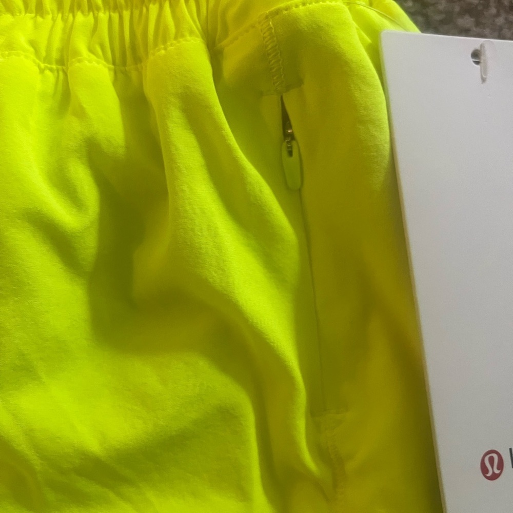 Lululemon Hotty Hot LR Short 4” Lined – Hi-Vis Yellow – Size 6 NWT - Picture 4 of 4